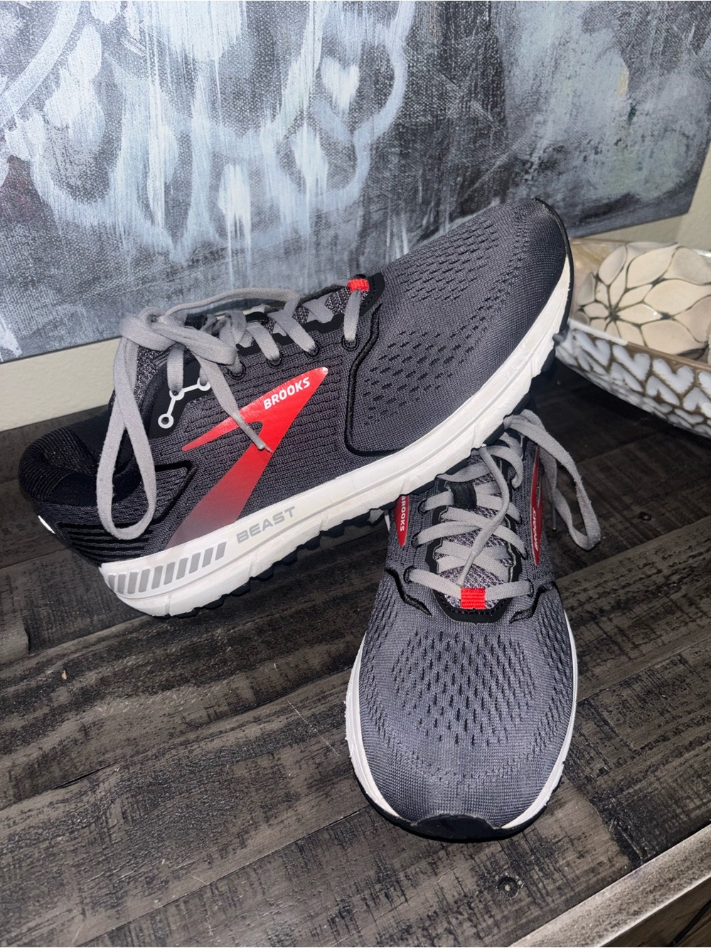 Brooks Beast 20 running shoes MENS SZ 10